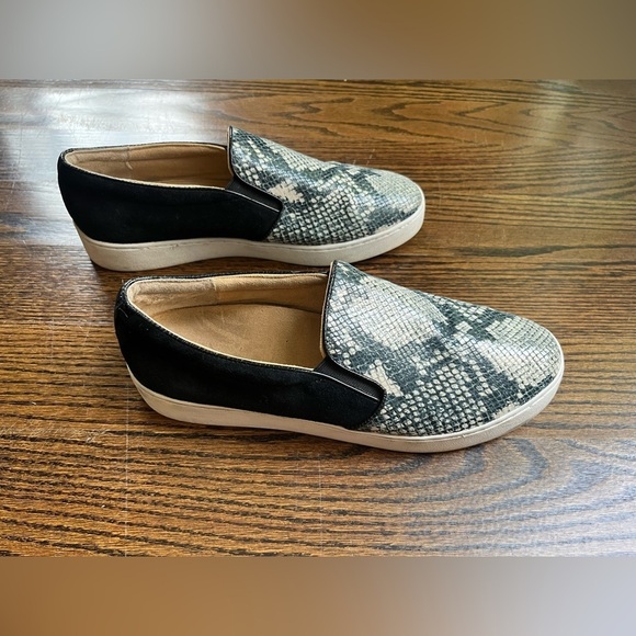 Vionic Women's Loafers Shoes Size 10 Suede Black Snake Print - Picture 9 of 12